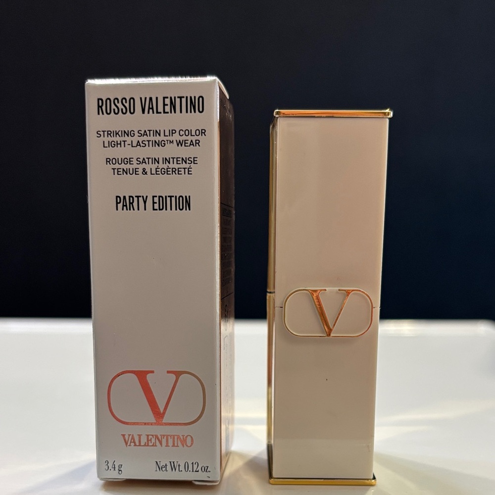 Valentino Rosso Satin Lipstick - 100R Roman Grace - Picture 4 of 5